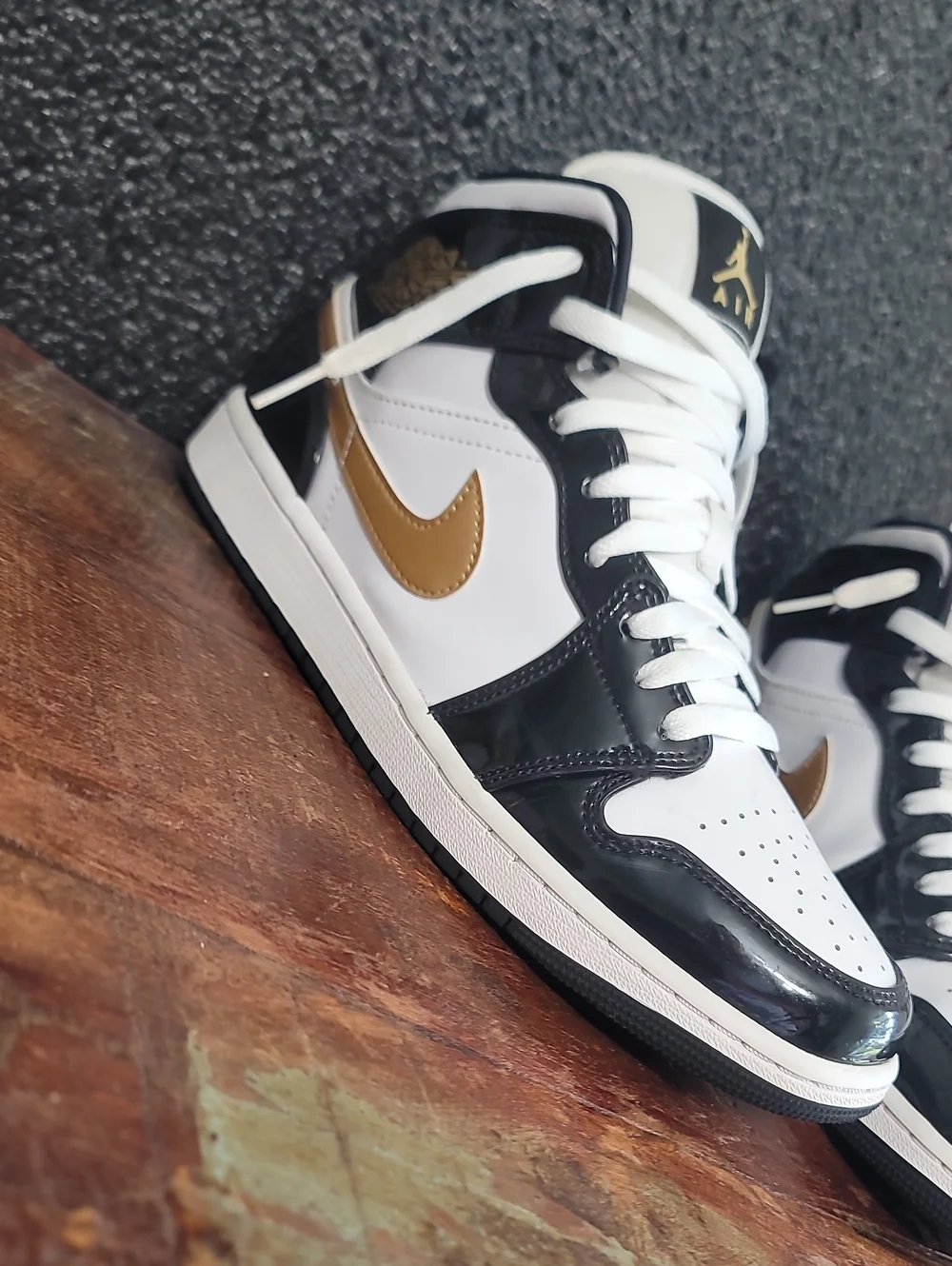 Nike Air Jordan 1 Mid SE 